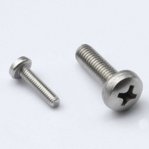 С полукруглой головкой