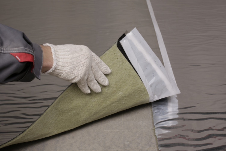 Звукоизоляция с клейкой полосой для пола, 2-5мм (1*7м) ТехноНиколь