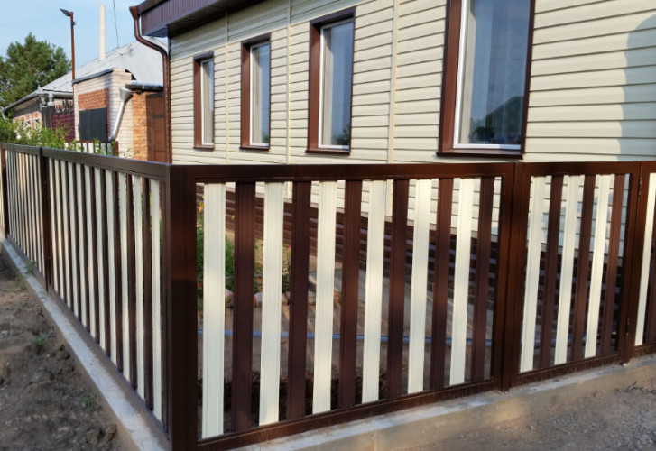 Штакетник 85х1200мм П-образный односторонний RAL 8017 шоколад 0,45 мм