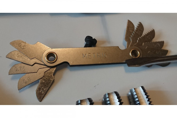 Набор метчиков и плашек 32 предмета (M3/М4/М5/М6/М8/М10/M12) Бибер 90221