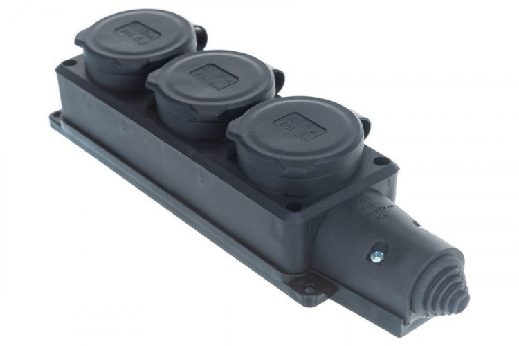 Колодка удлинителя трехместная UNIVersal 1323, 1 фазная, черная с заглушками и заземлением