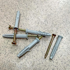 Дюбель с шурупом 5*40мм потайной борт с усом