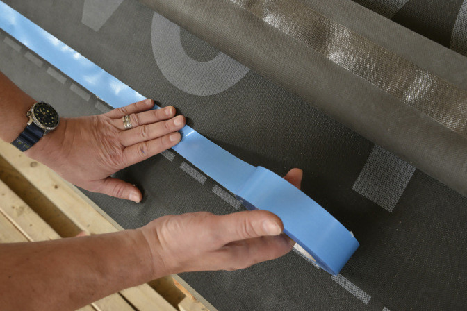 Лента двусторонняя из полиакрилата Delta Duo Tape D 38 мм х 50м, армированная