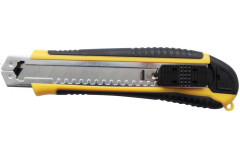 Нож строительный 18 мм, обрезиненный, 3 лезвия в комплекте Ultima 119026